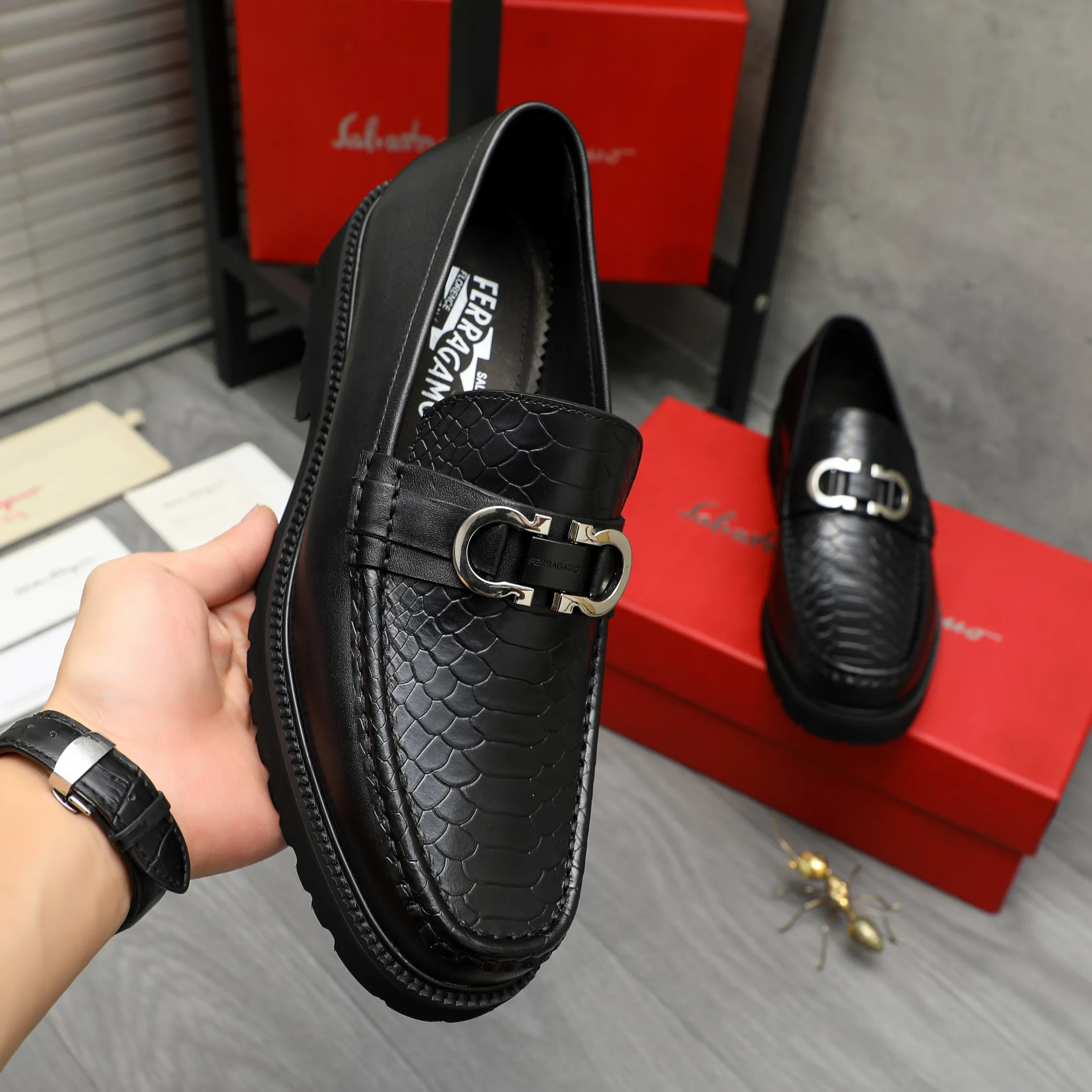 Men's shoes 💰540 Product trademark: Ferragamo "Ferragamo" business slip-on leather shoes Regular size: 38-44 (45.46 custom-made, non-refundable) Product materials: Selected high-quality snake-print cowhide upper, cowhide lining, original outsole